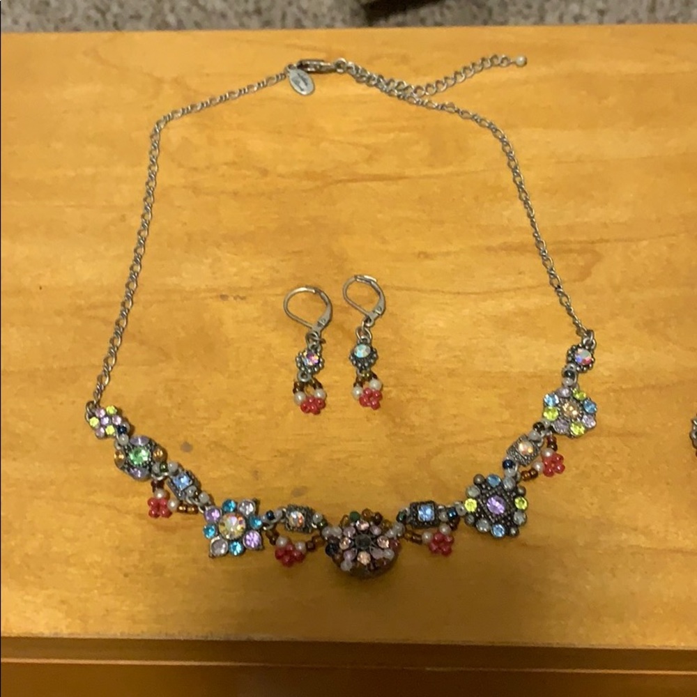 Cool vintage 16” necklace & earrings